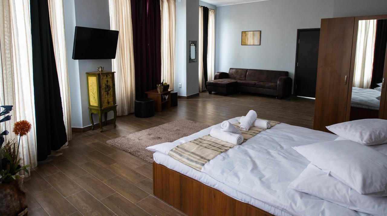 Corner Center Rental Бузэу Экстерьер фото