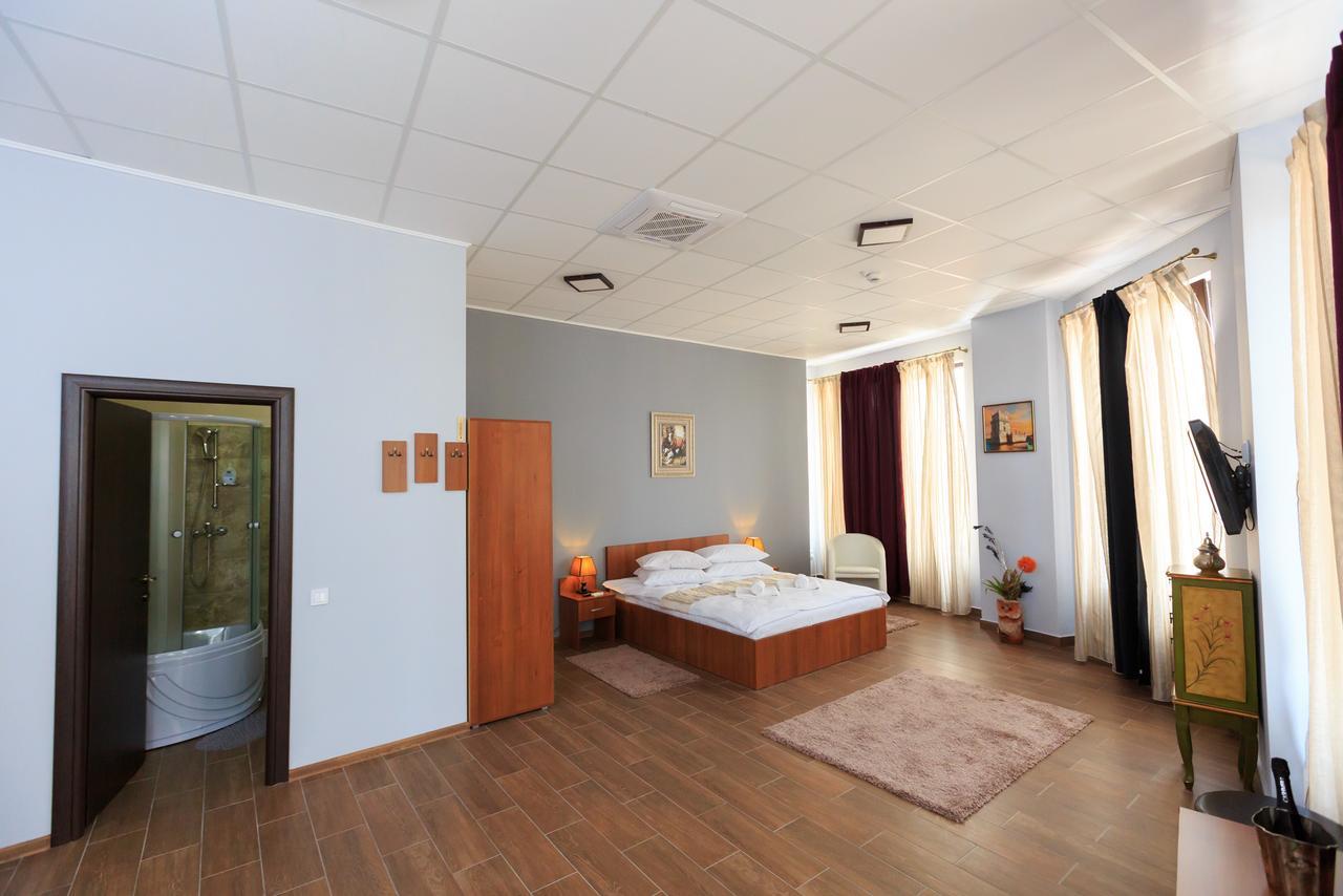 Corner Center Rental Бузэу Экстерьер фото