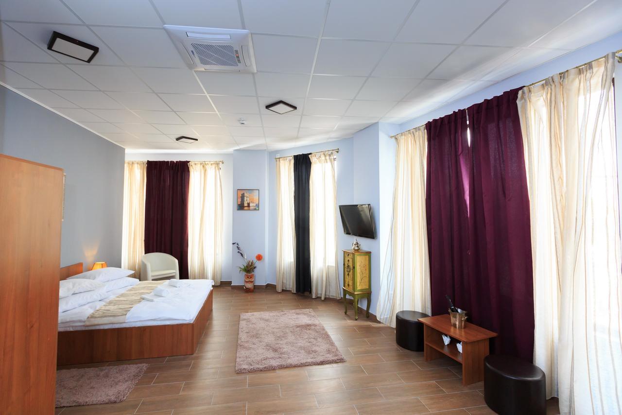 Corner Center Rental Бузэу Экстерьер фото