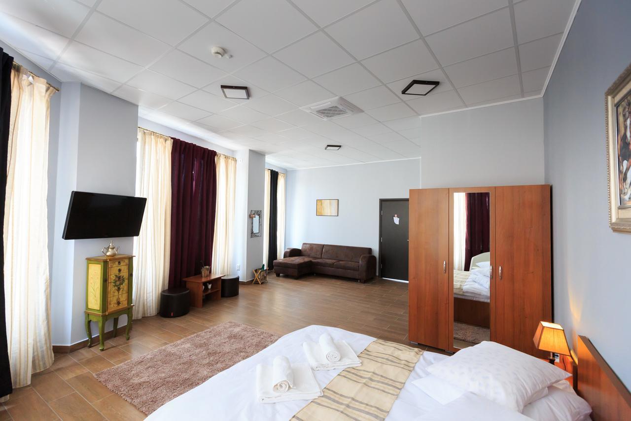 Corner Center Rental Бузэу Экстерьер фото