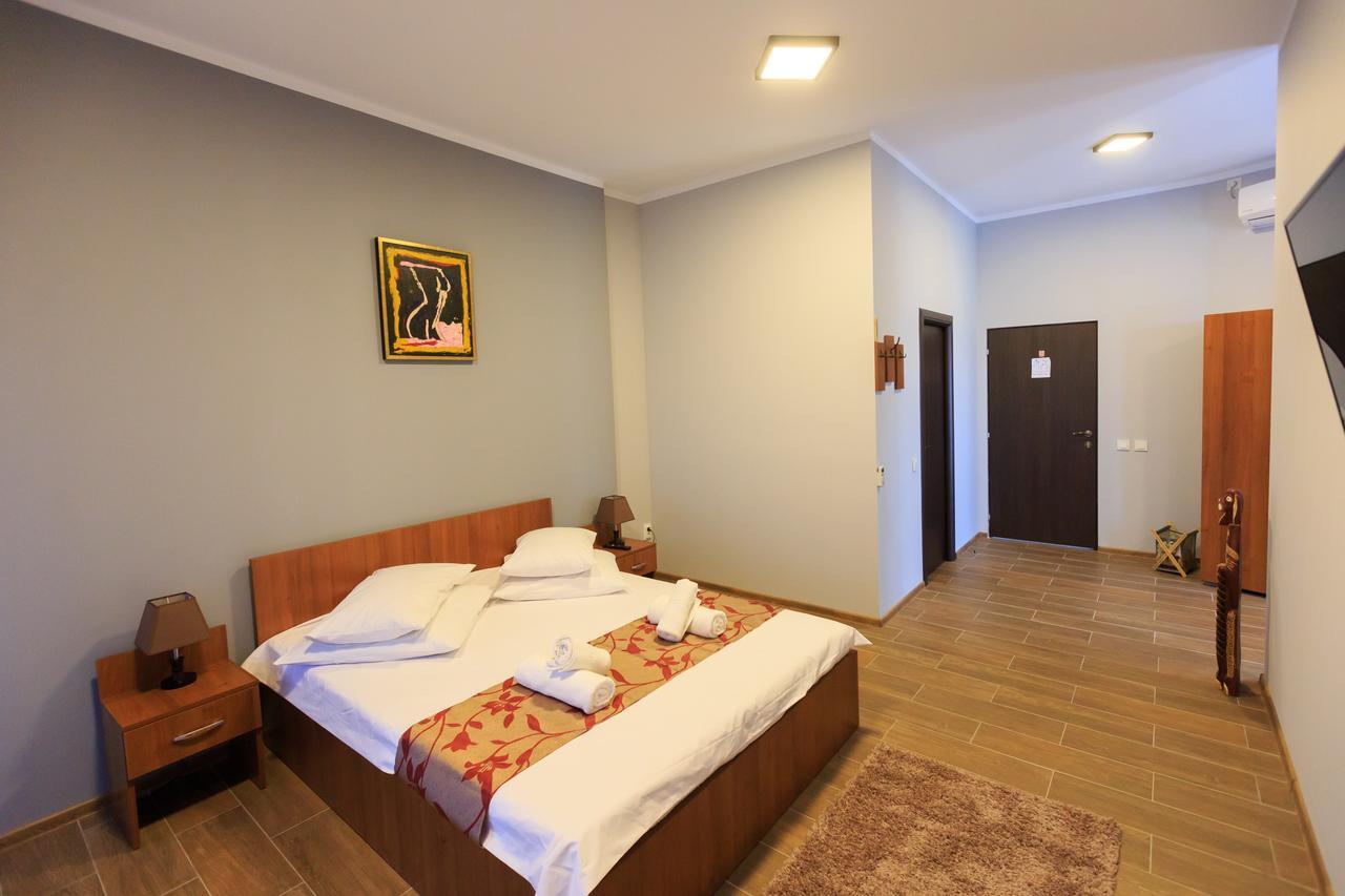 Corner Center Rental Бузэу Экстерьер фото