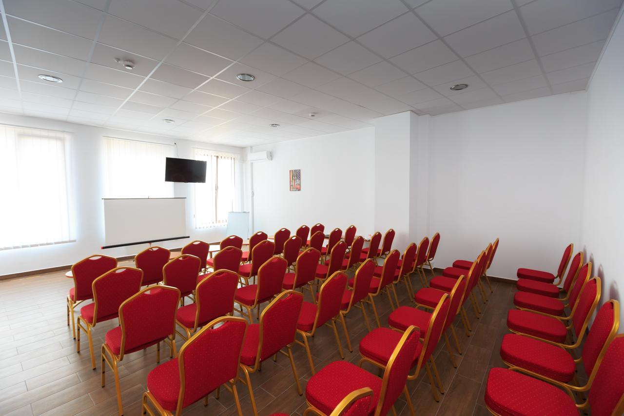 Corner Center Rental Бузэу Экстерьер фото